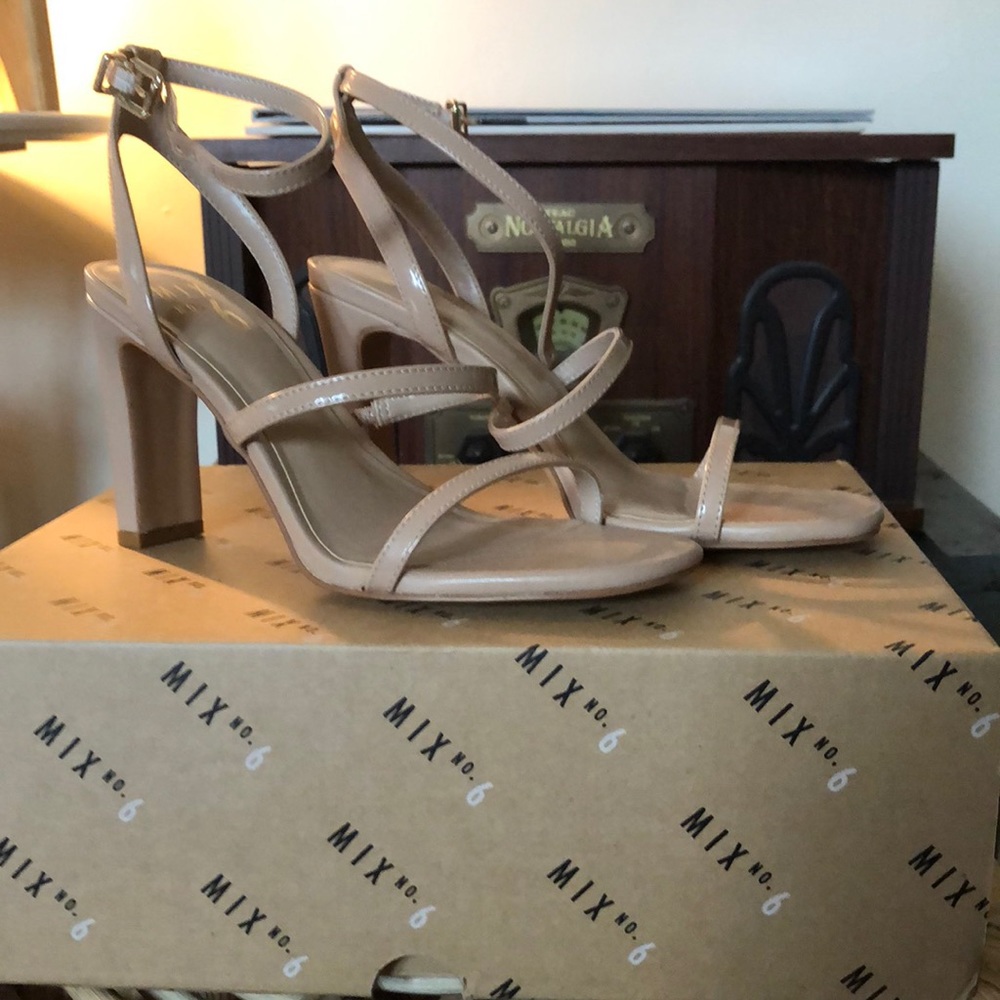 Strappy pumps